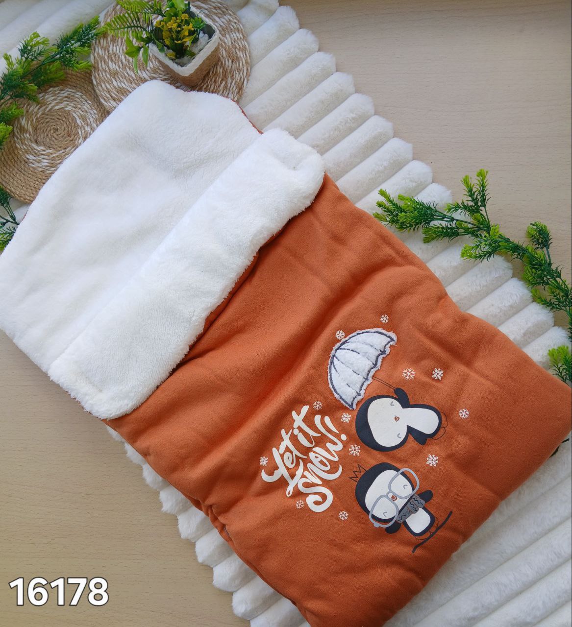 New collection ☀️☀️☀️
Junior 📣📣📣
Code 16178
بورت من جوة مبطن فايبر 
و الرأس فرو