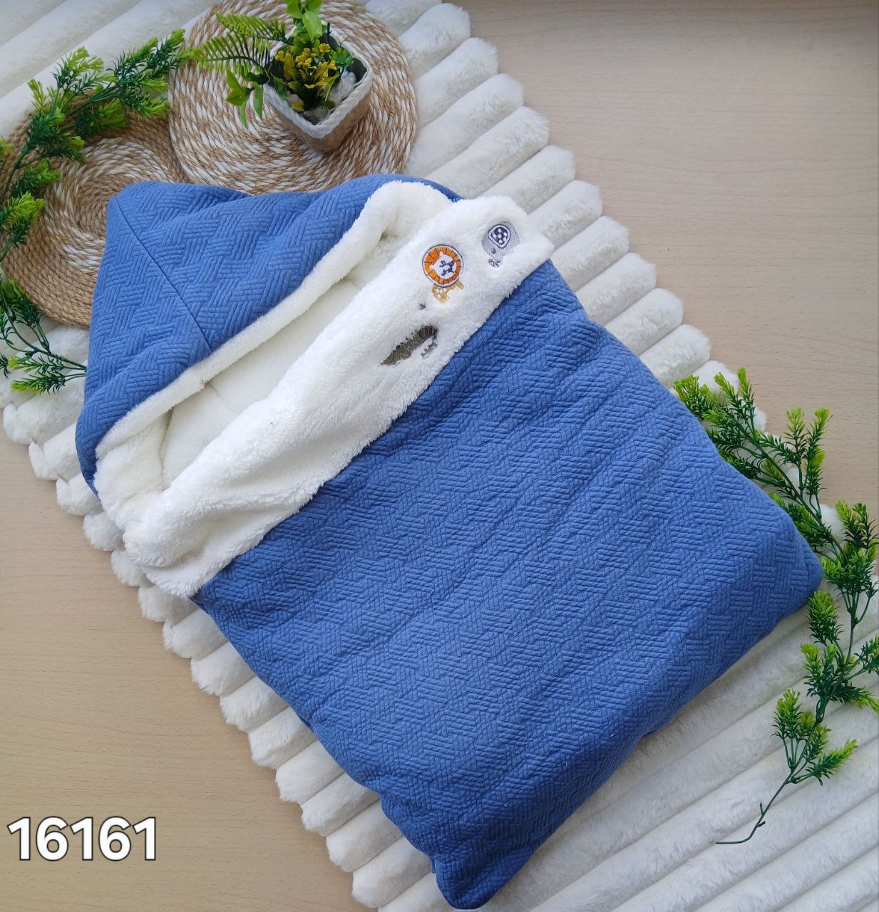 Junior

بورت من جوة مبطن فايبر 
و الرأس فرووو